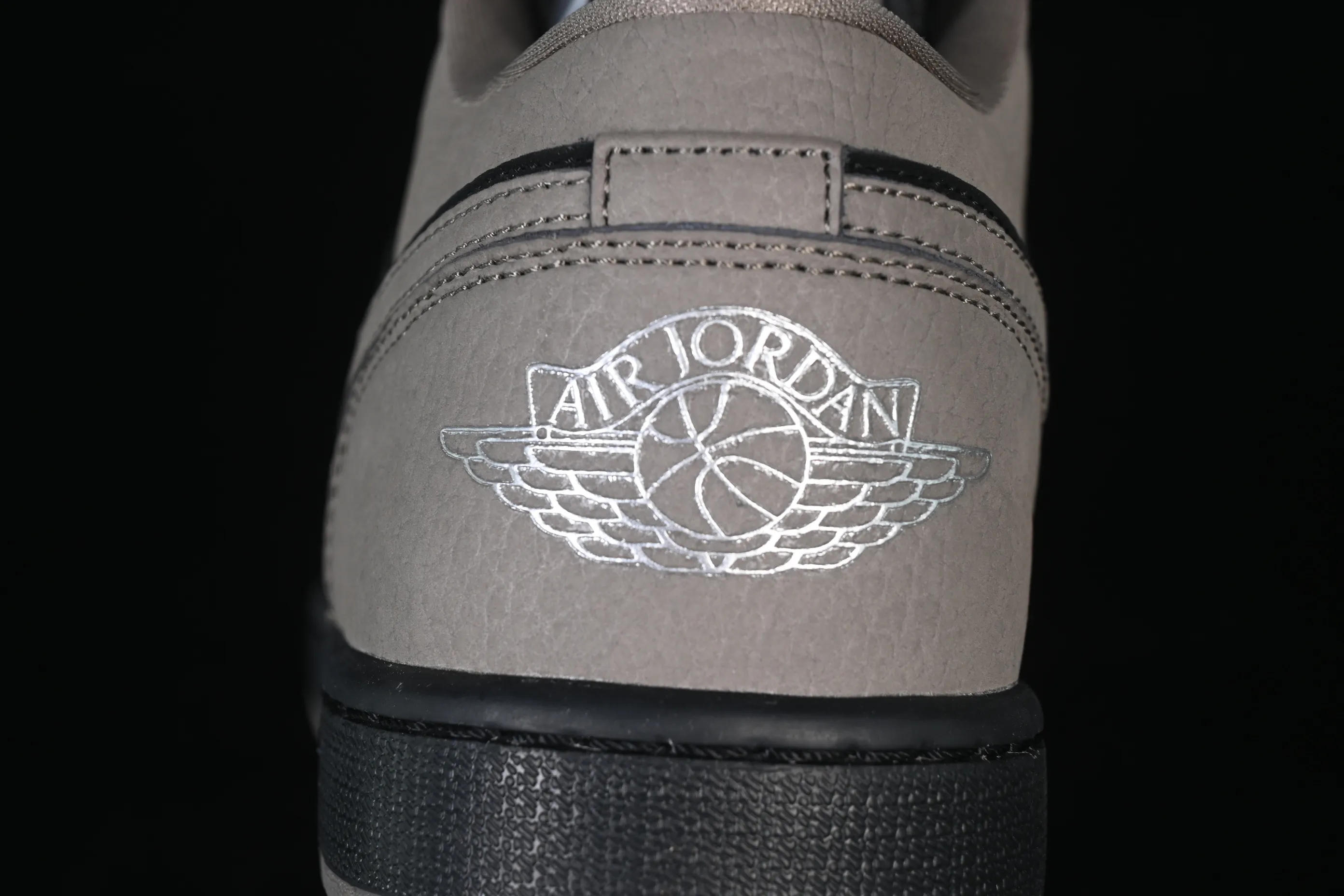 All Categories Air Jordan Jordan Series Basketball Shoes Air Jordan 1 Low Air Jordan 1 Low AJ1 Joe 1 Milk Tea Mocha Low State Cultural Casual Shoes IB7109-005